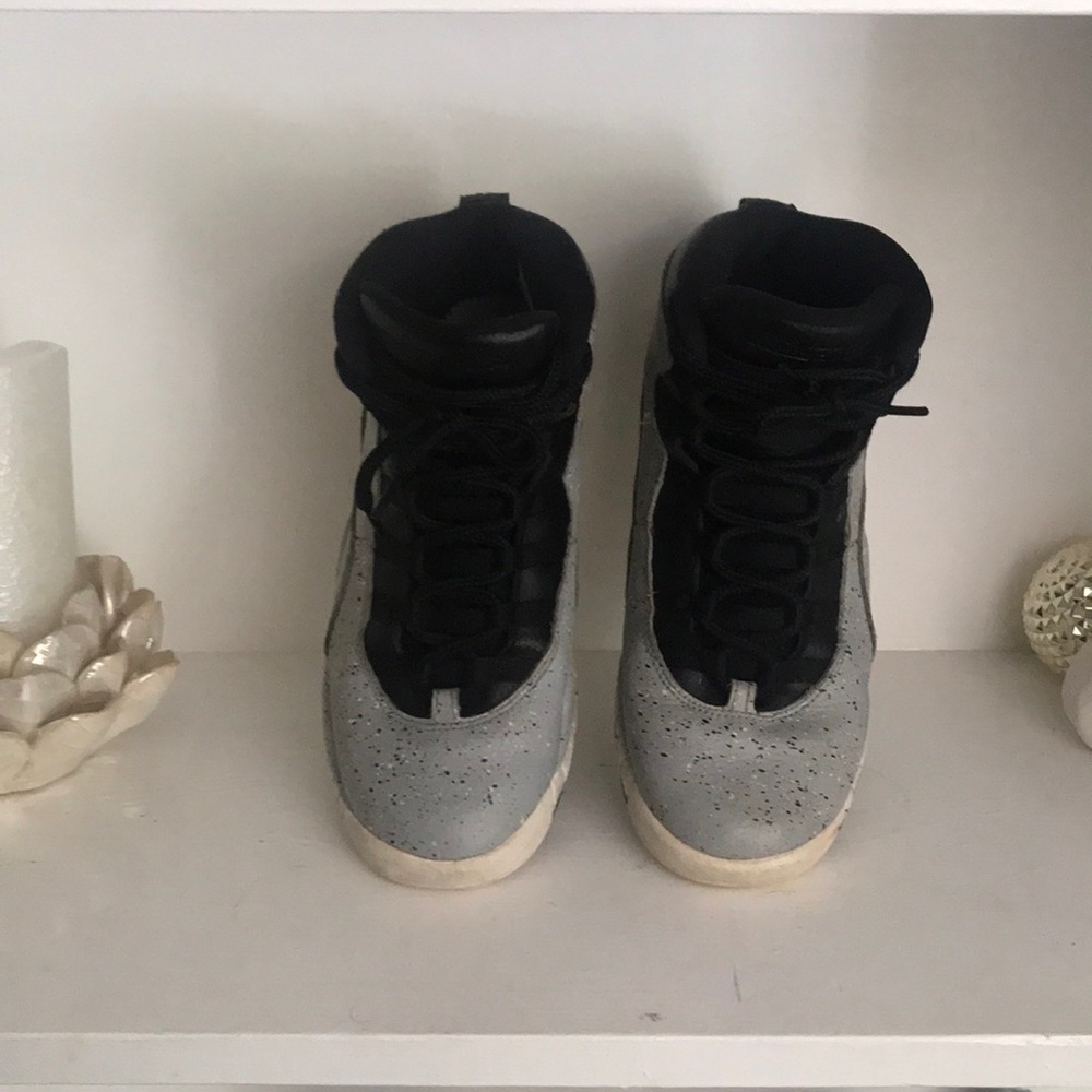 Jordans grey speckled. Great condition no insoles.